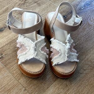 Rocket Dog Cream and Tan Platform Sandals